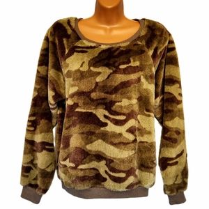 Socialite (from Nordstrom) Ultra Plush Fleece Camo Top (Medium)